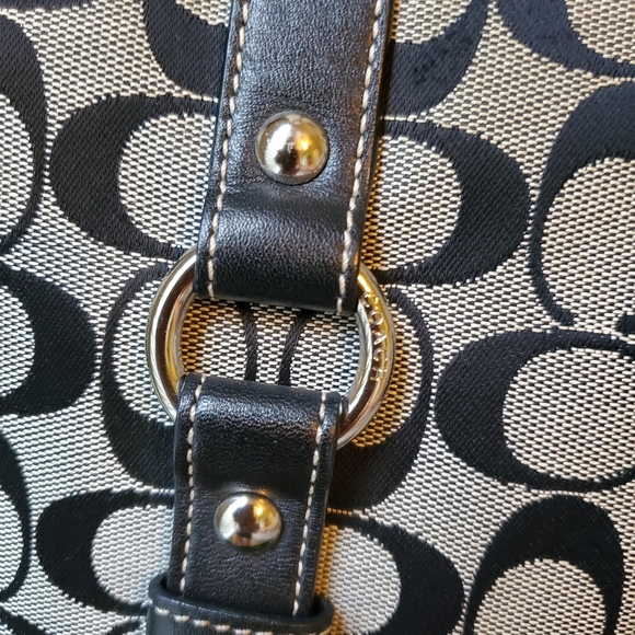 Coach Chelsea Signature Canvas Purse - Picture 5 of 8